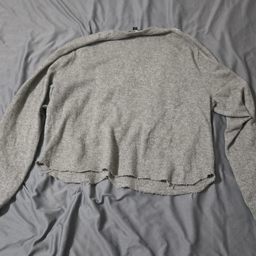 Born Again Bluez BAB Peace Sign Cropped Sweater Womens Size Large Cashmere Grey - Picture 8 of 10